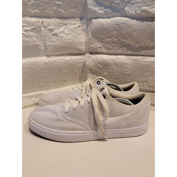 Nike White Sneakers Minimalist Design - Picture 5 of 12